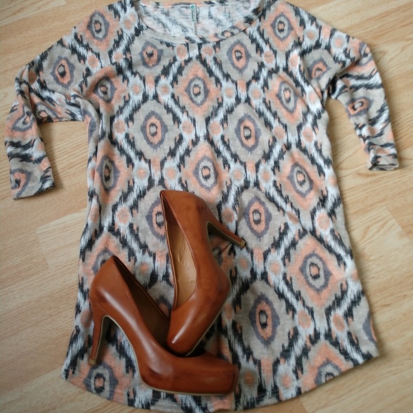 Tops - $10 w Bundle - Geometric Tunic